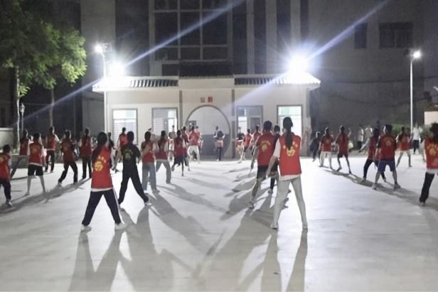 党建引领实践，红色赋能振兴——仲恺化工“幸福号”服务团到新海街道十一合村体验英歌舞