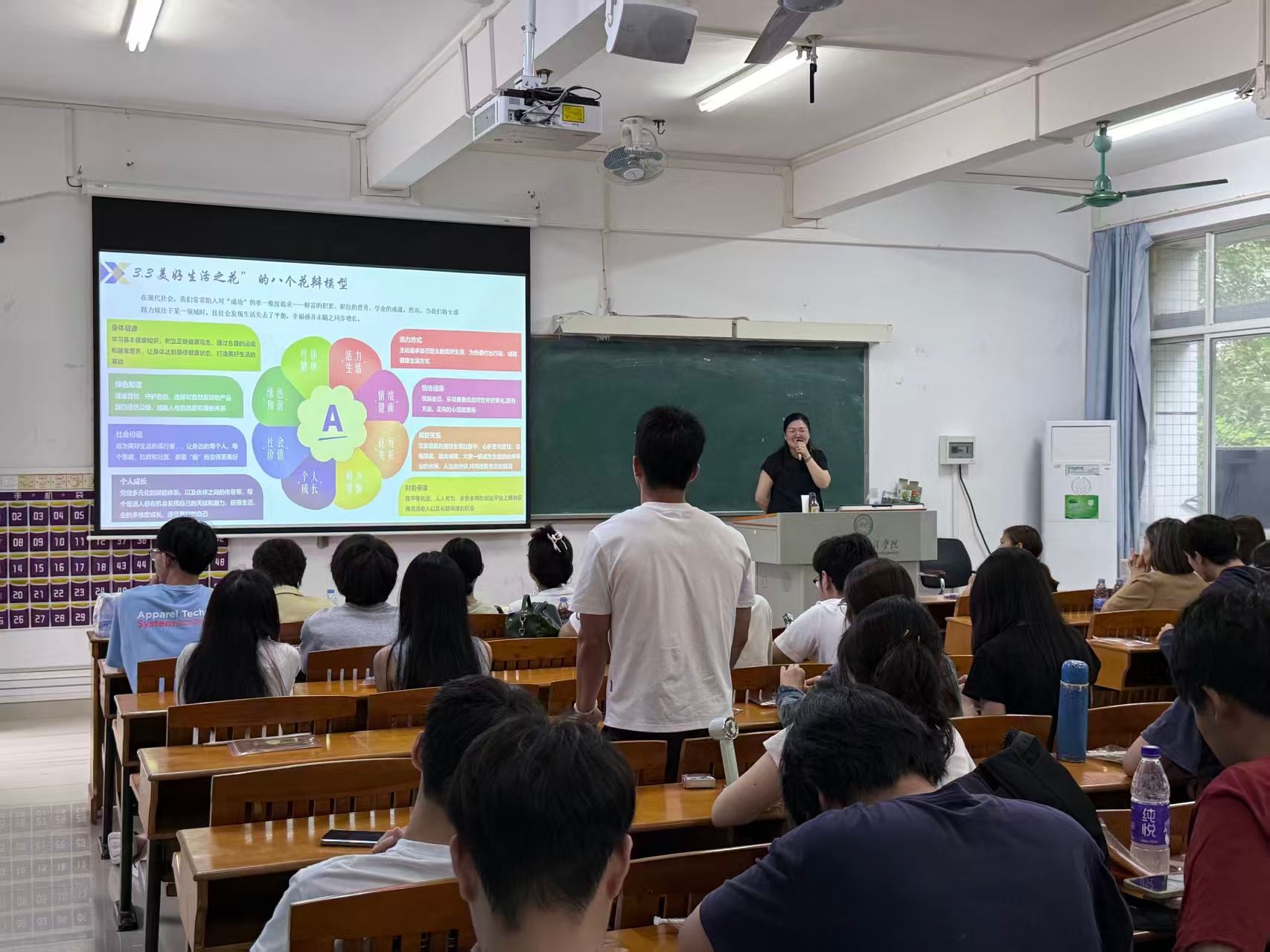 逐梦美业，创享未来——化工学院与食品学院联合举办优秀校友与企业家创新创业讲座活动